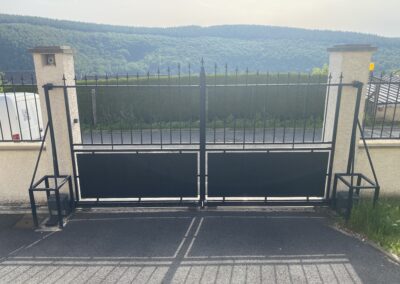 Portail double vantaux fermé Deville ardennes