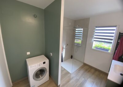 Salle de bain PMR après rénovation